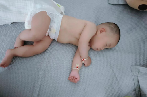 鹤壁宝宝积食发烧怎么处理